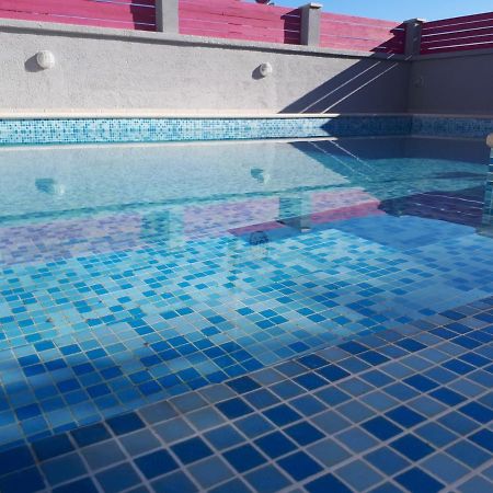 Helles Doppelzimmer mit Bad, Terrasse und Pool, seperater Eingang, Liznjan, Istrien Exterior foto