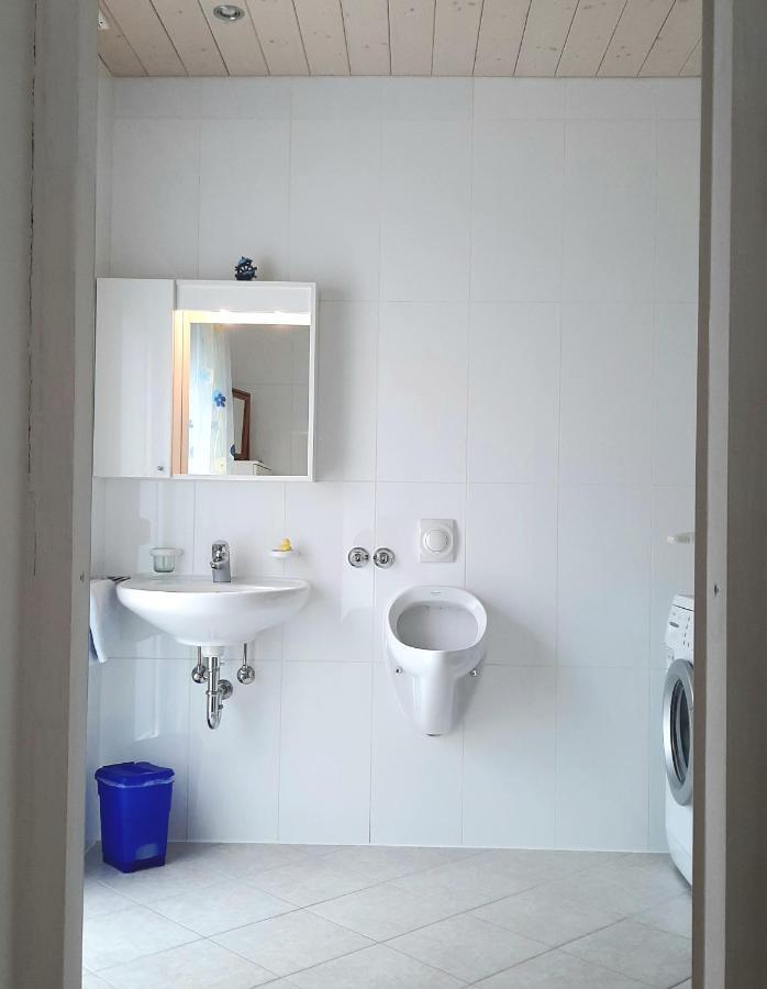 Helles Doppelzimmer mit Bad, Terrasse und Pool, seperater Eingang, Liznjan, Istrien Exterior foto