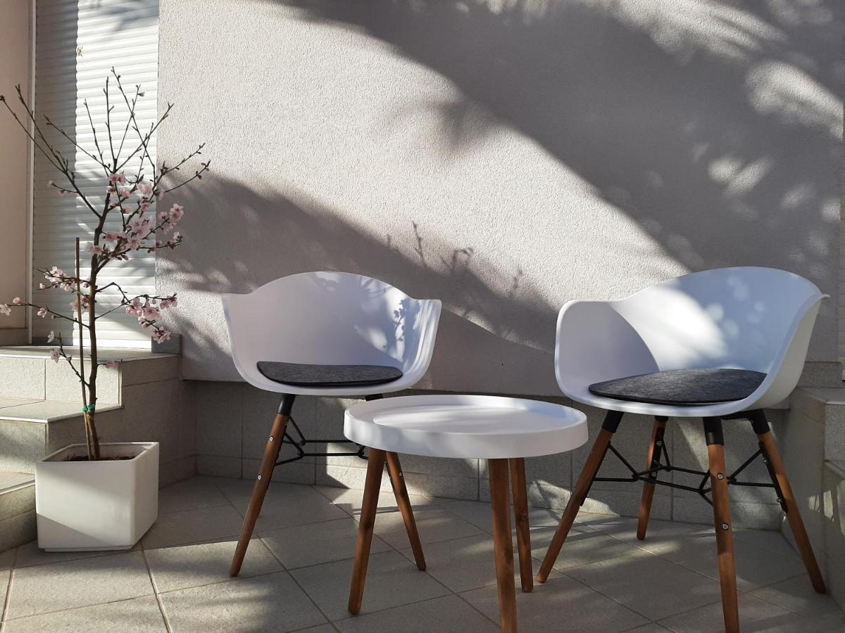 Helles Doppelzimmer mit Bad, Terrasse und Pool, seperater Eingang, Liznjan, Istrien Exterior foto