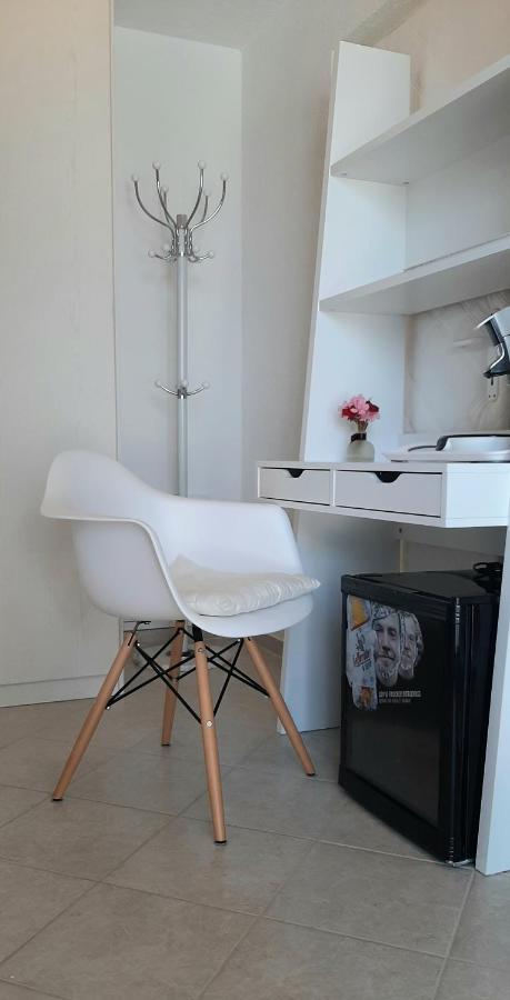 Helles Doppelzimmer mit Bad, Terrasse und Pool, seperater Eingang, Liznjan, Istrien Exterior foto